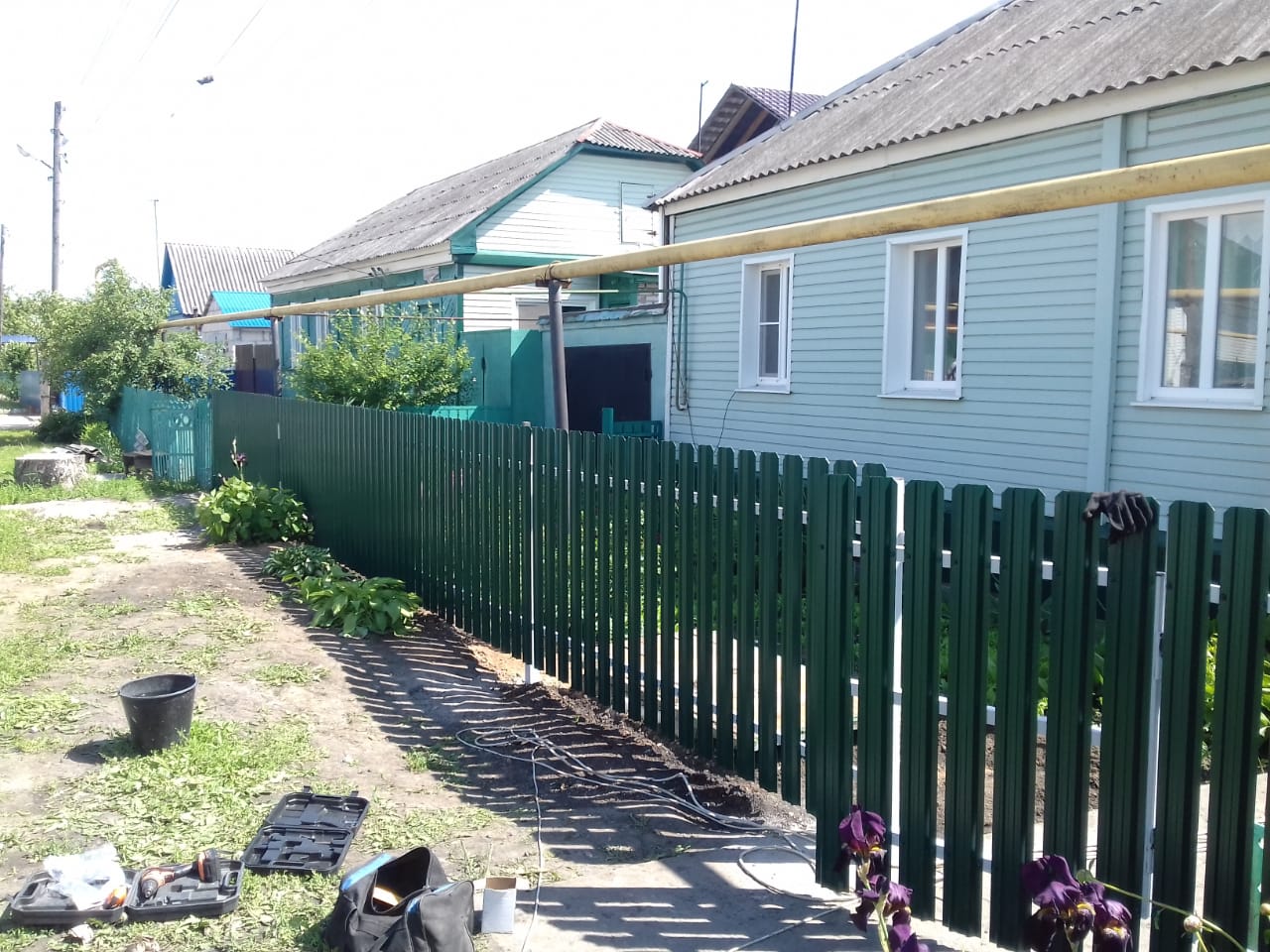 Комбинированный забор 25м штакетник и профлист, ворота, калитка фото в Реутове
