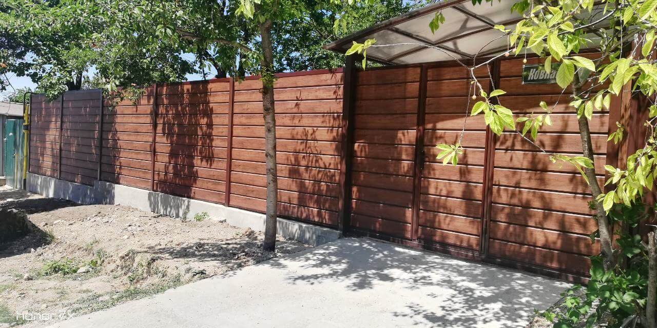 Забор из металлосайдинга ЕВРО-БРУС Каштан фото4 в Реутове