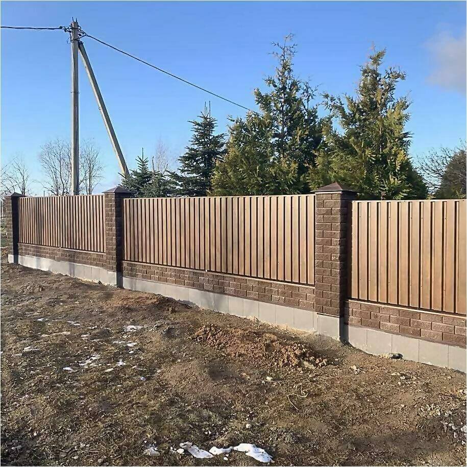 Забор из профлиста НС-21 цвет Printech темное дерево фото1 в Реутове