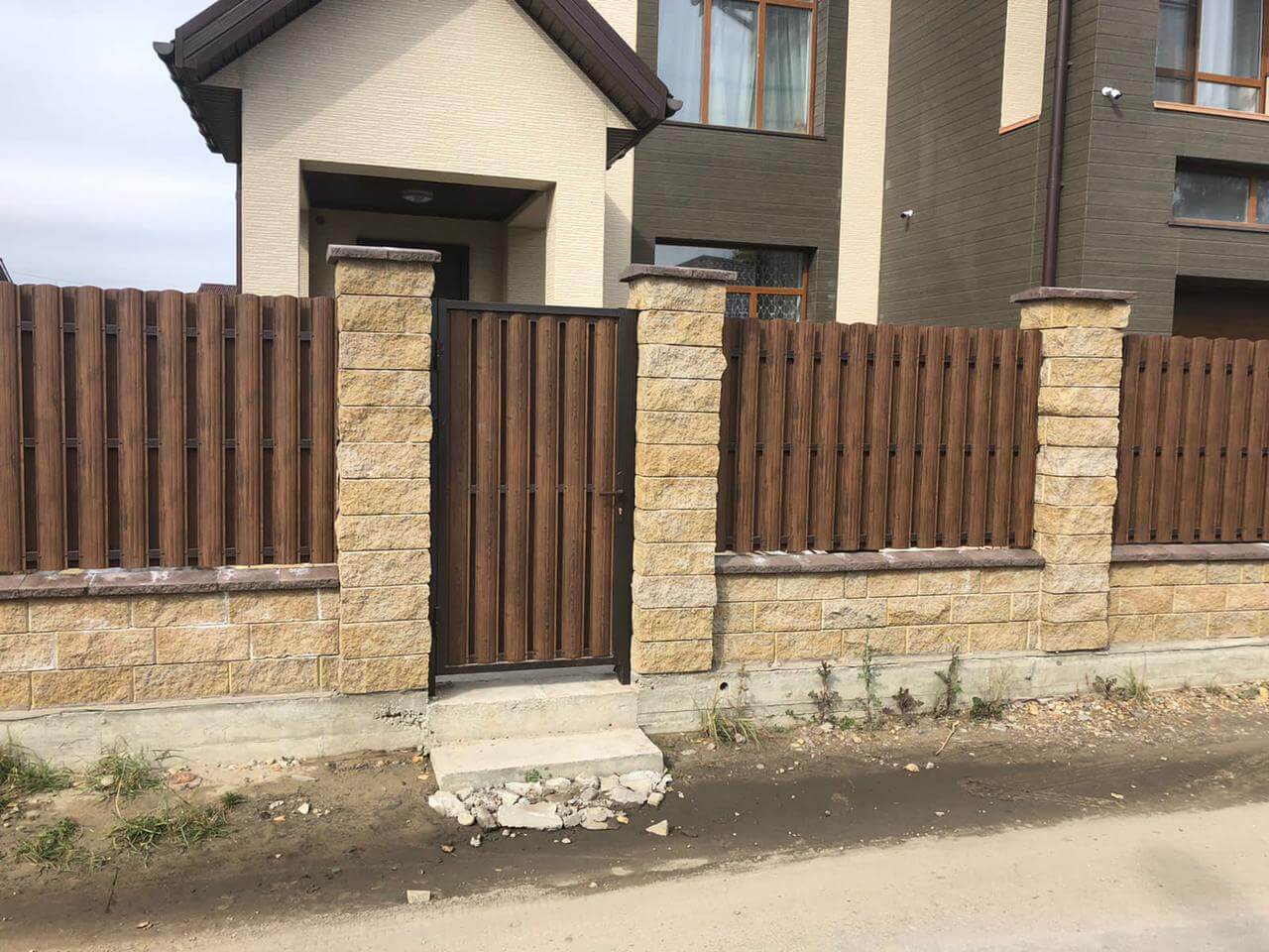 забор из штакетника каштан двухсторонний фото2 в Реутове