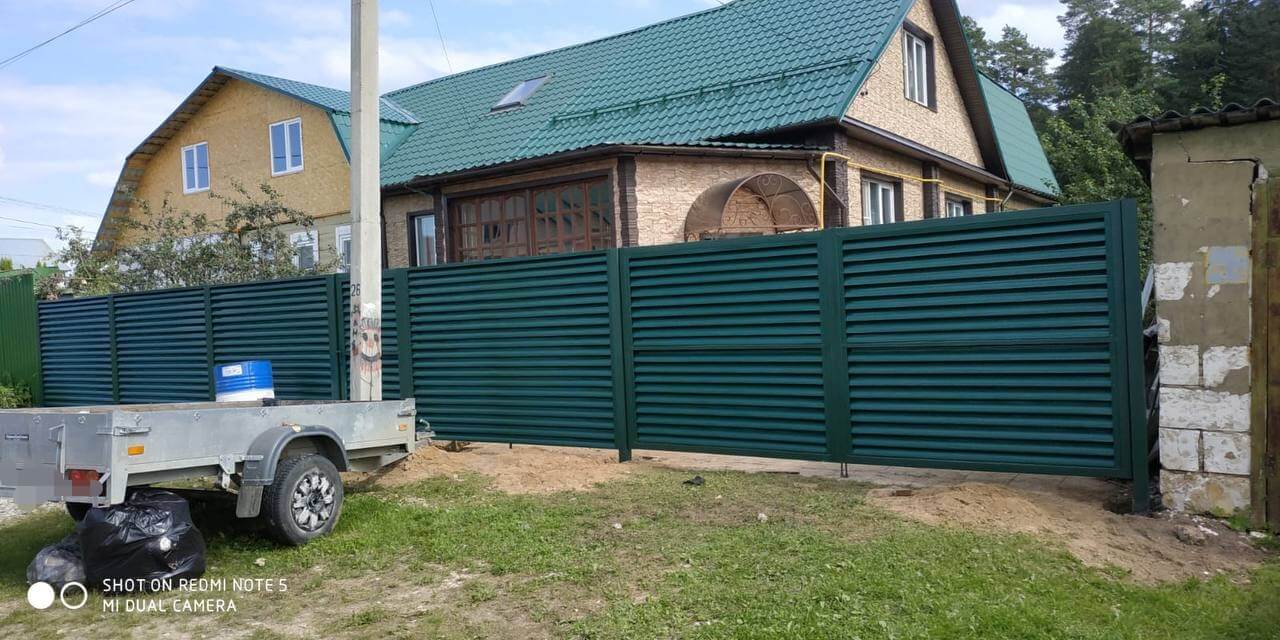 Забор-жалюзи с ламелями еврожалюзи ral6005/6005 Зеленый Мох 2-х сторонний фото1 в Реутове