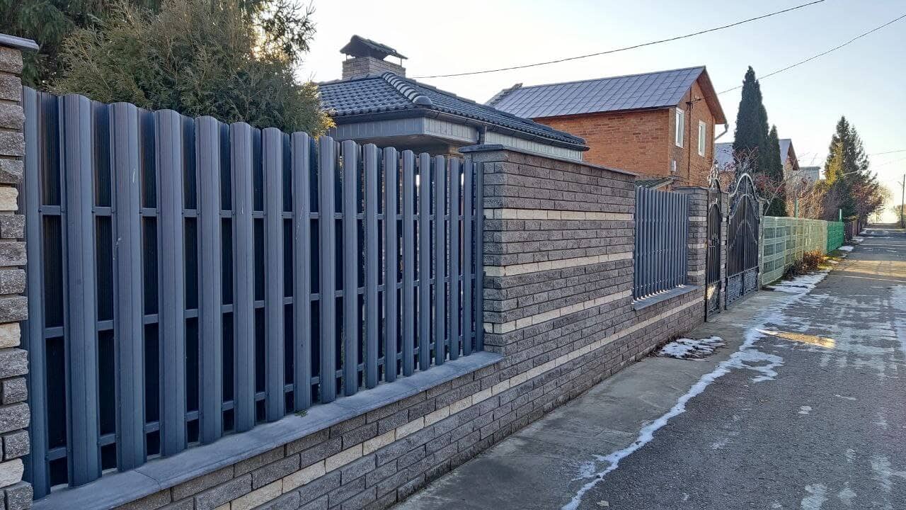 забор из штакетника RAL7024/7024 Серый графит двусторонний фото1 в Реутове