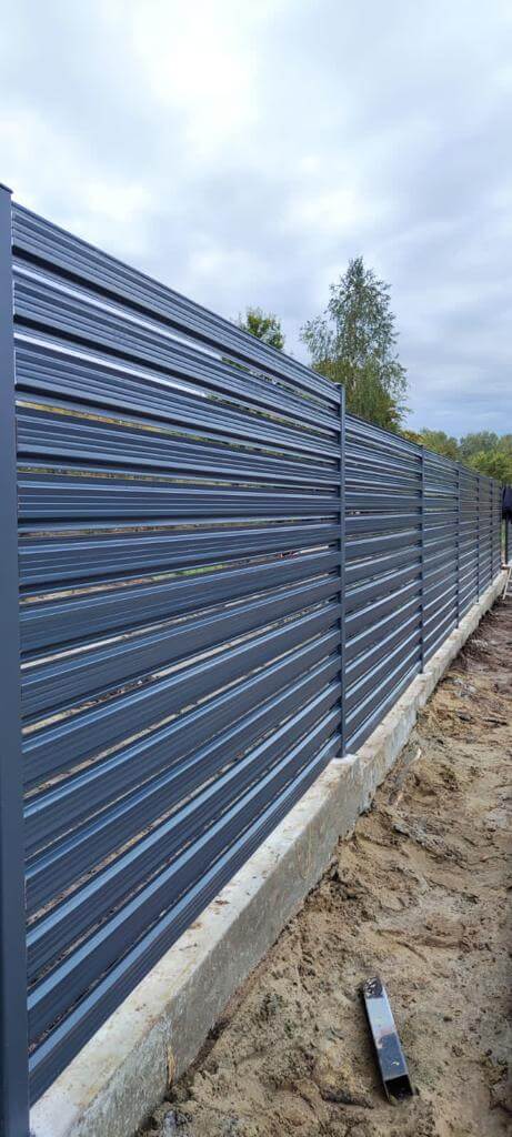 забор из штакетника ral7024/7024 серый графит двусторонний фото10 в Реутове