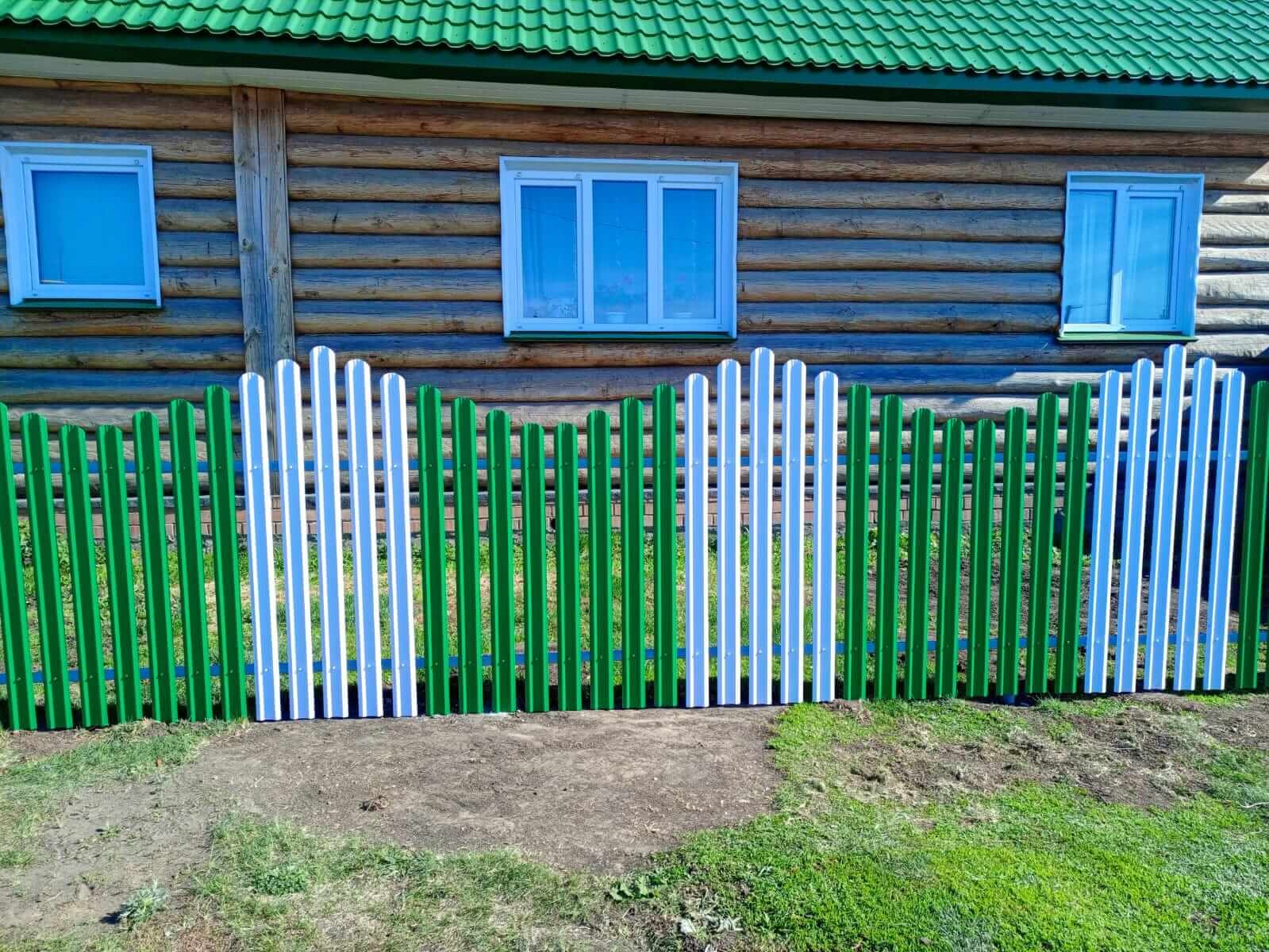 Забор из штакетника 18м в двух цветах RAL9003 Белый + RAL6029 Зеленая Мята в Реутове