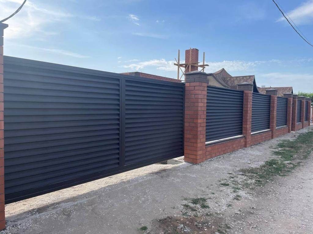 Забор из ламелей еврожалюзи 21м RAL8019/8019 Темный Шоколад МАТТЕ двухсторонний в Реутове