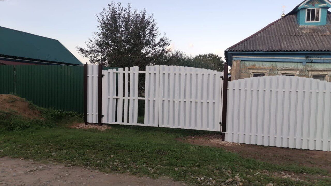 Забор из евроштакетника 24м RAL9003/9003 Белый двухсторонний фото 1 в Реутове