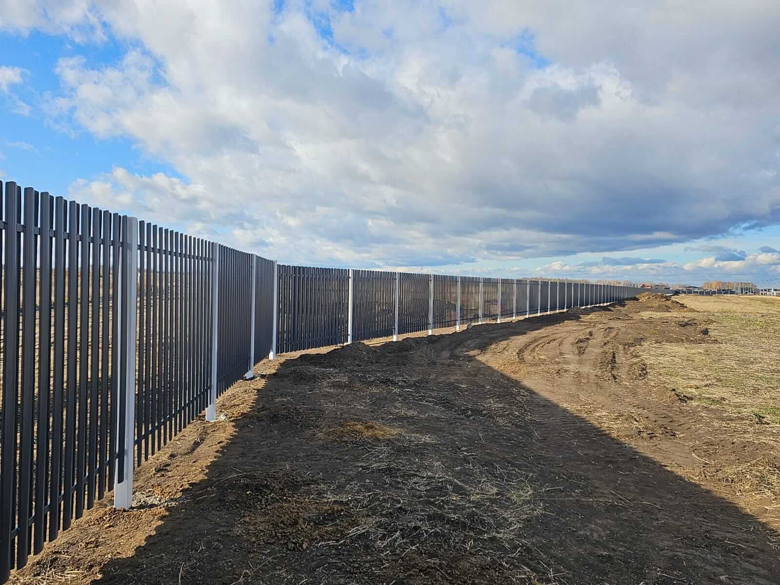 Забор из евроштакетника 234м RAL7024/7024 Серый Графит двусторонний фото 3 в Реутове