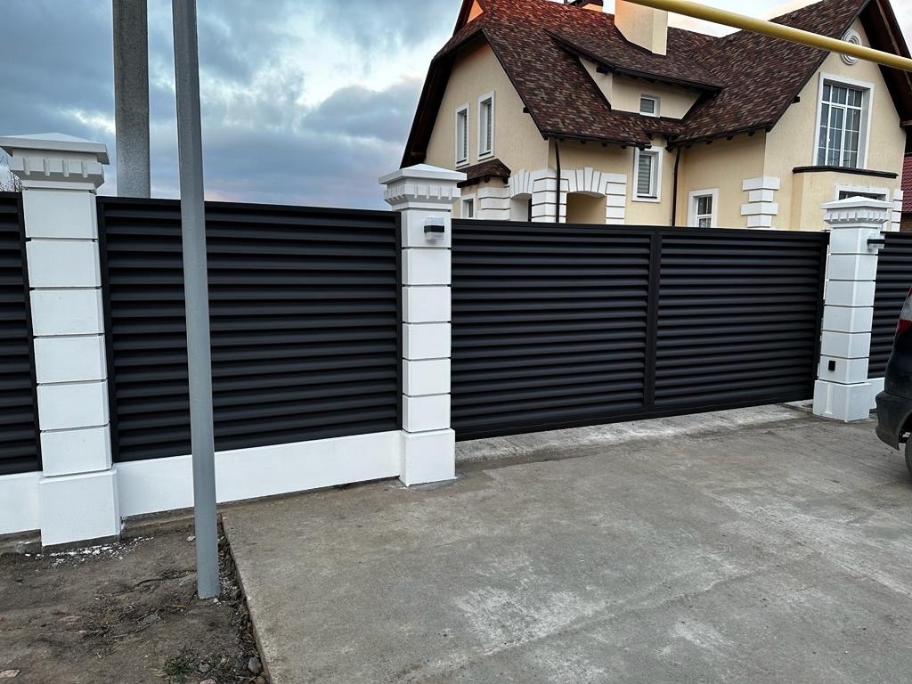 Забор из ламелей Еврожалюзи 35м RAL8019/8019 Темный Шоколад двусторонний MATTE фото 1 в Реутове