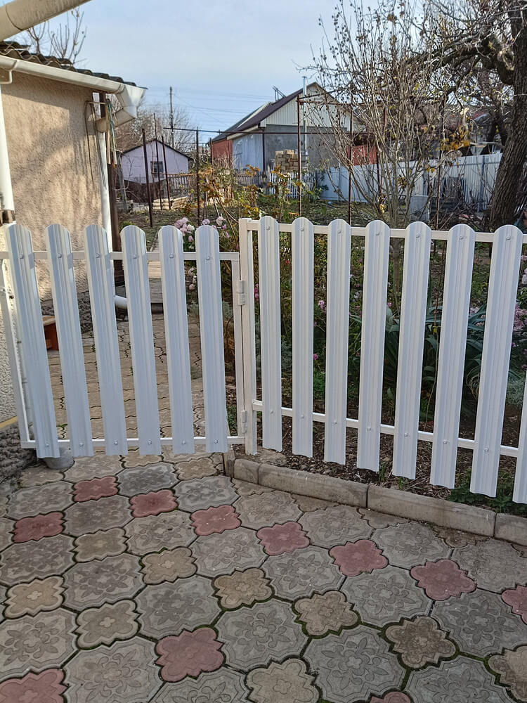 Заборчик из евроштакетника высотой 1м. RAL9003/9003 Белый двусторонний в Реутове