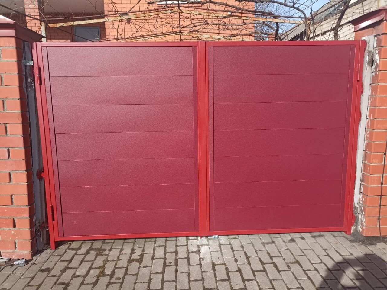 Ворота и калитка из металлопланкена 4м RAL3005 Красное Вино, Стальной Бархат фото 1 в Реутове