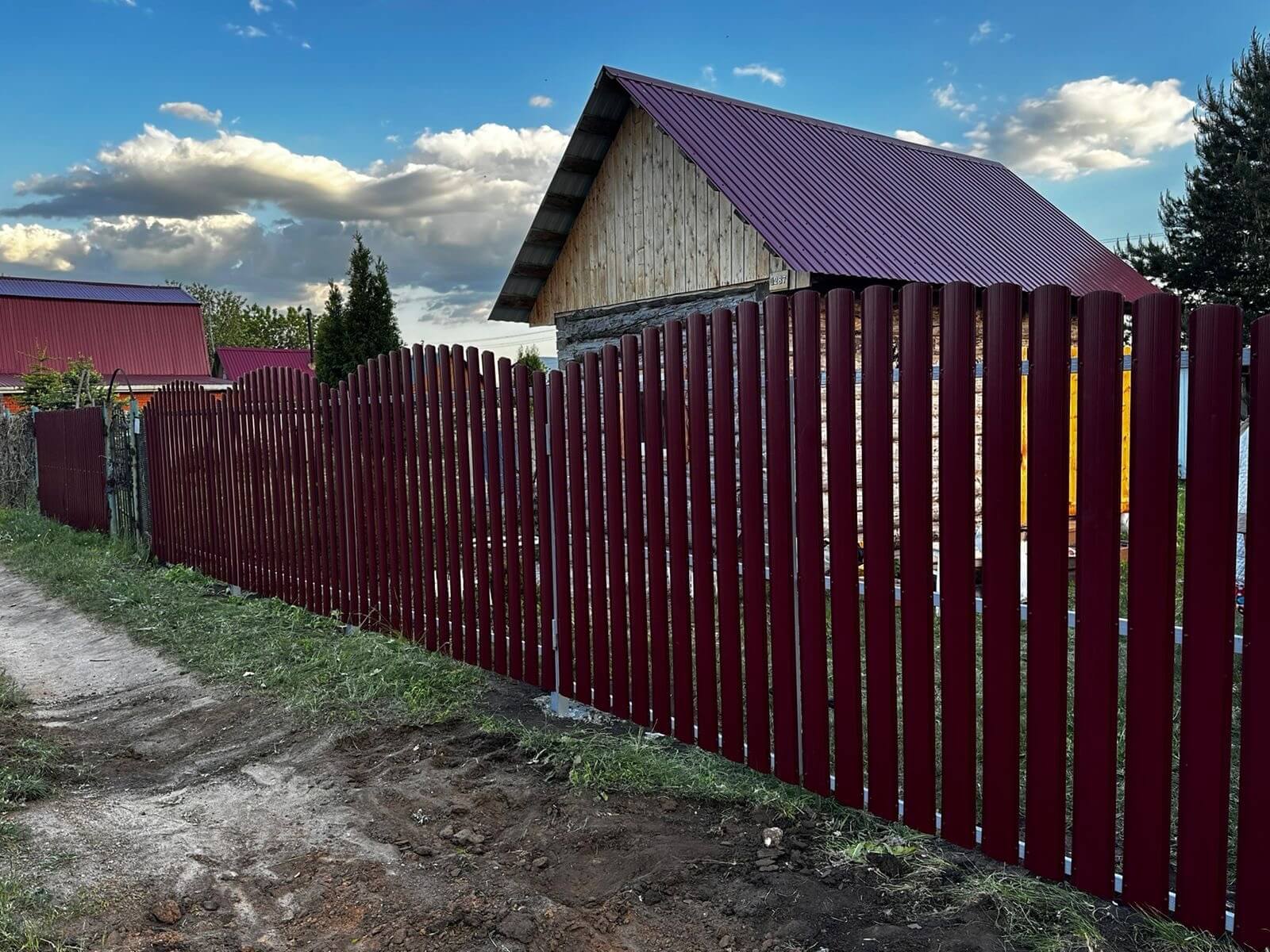 Забор из евроштакетника 28м RAL3005 Красное Вино фото 4 в Реутове