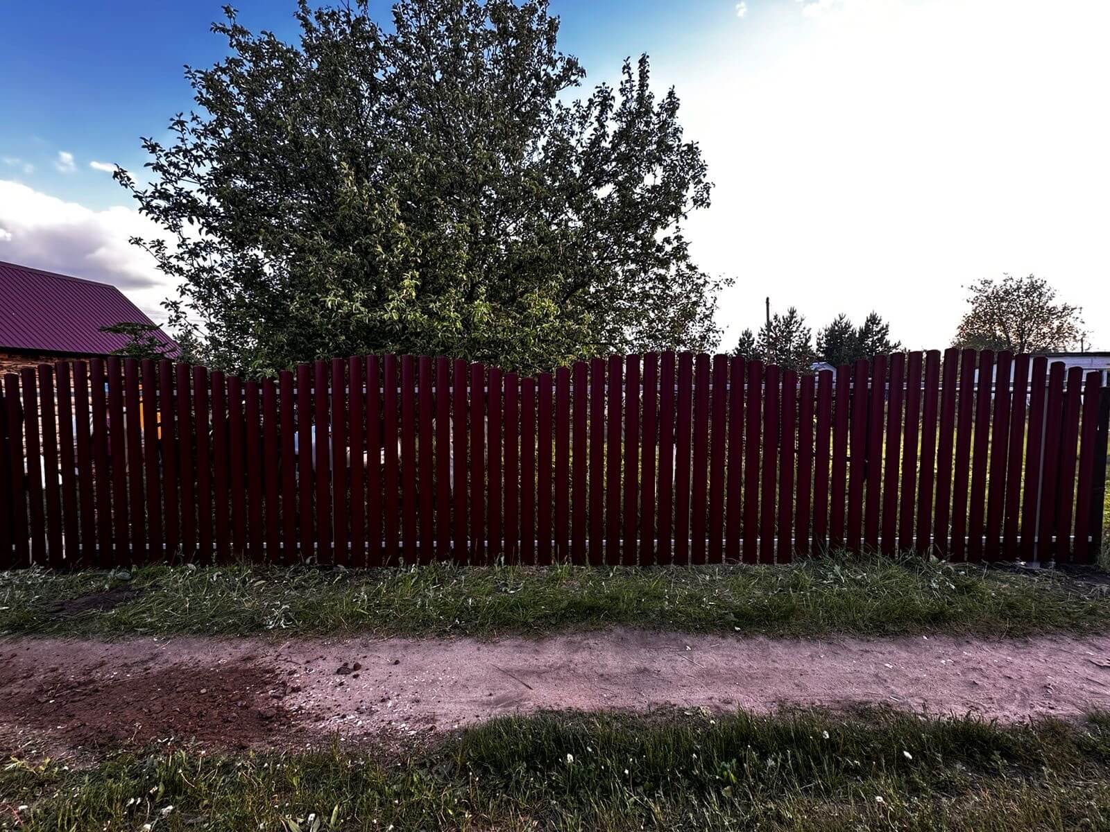 Забор из евроштакетника 28м RAL3005 Красное Вино фото 1 в Реутове