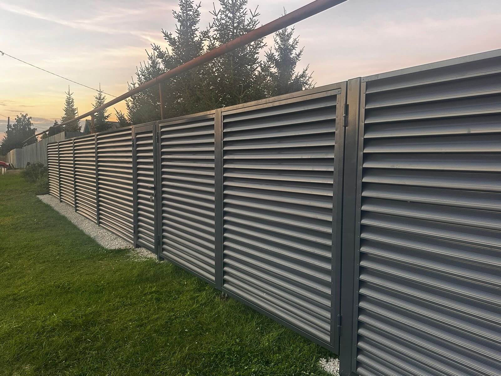 Забор из ламелей Еврожалюзи 26м RAL7024/7024 Серый Графит двусторонний в Реутове