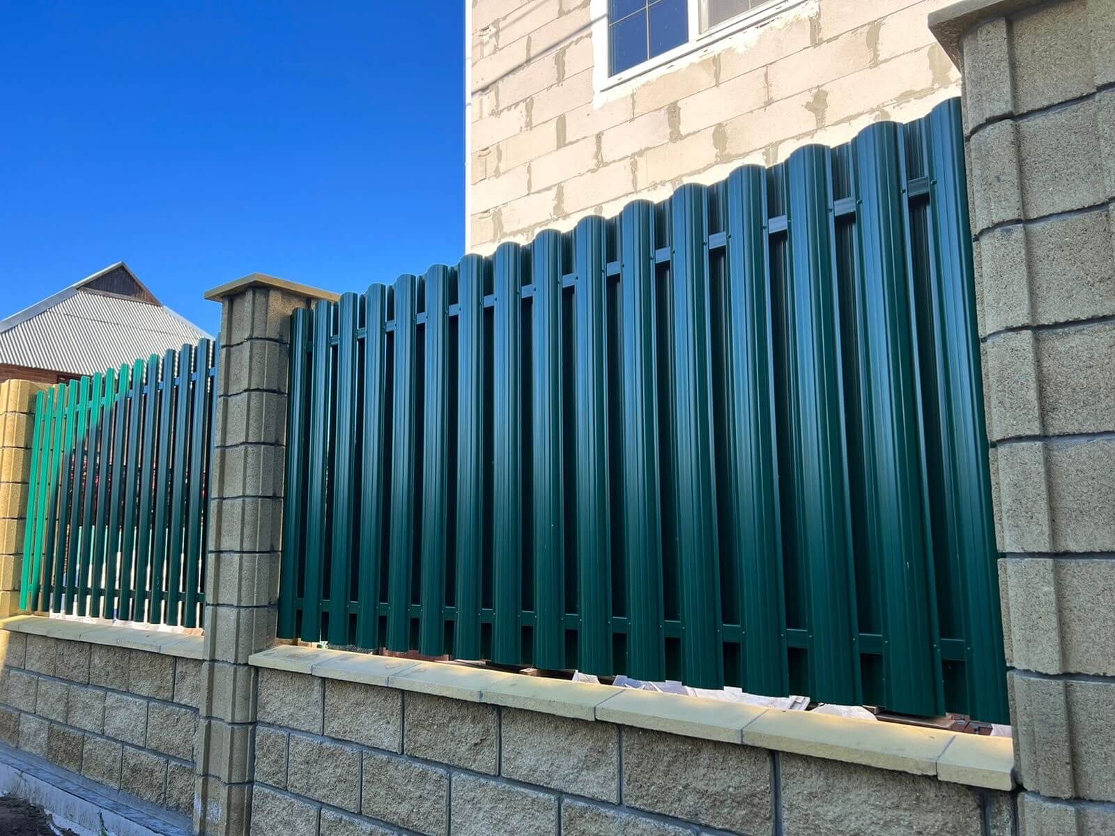 Забор из евроштакетника 22м RAL6005/6005 Зеленый Мох двусторонний фото 7 в Реутове