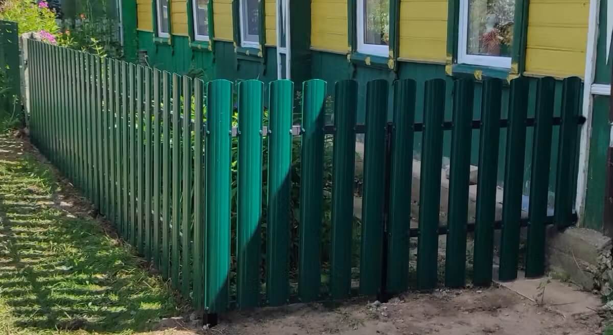 Заборчик из Евроштакетника 8м RAL6005/6005 Зеленый Мох двусторонний в Реутове