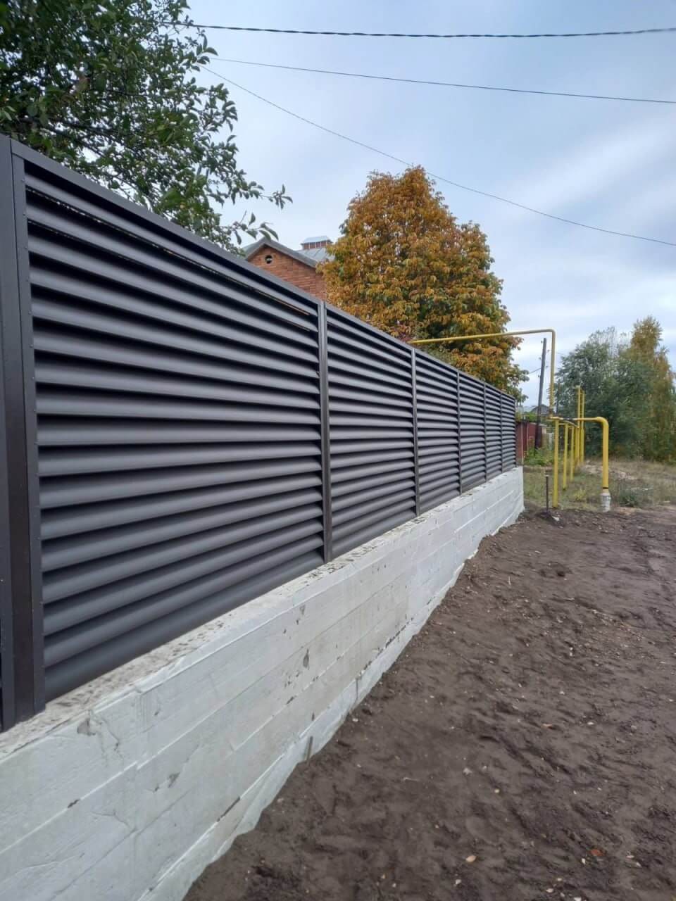 Забор из ламелей еврожалюзи 34м RAL8019/8019 Темный Шоколад двусторонний МАТТЕ в Реутове
