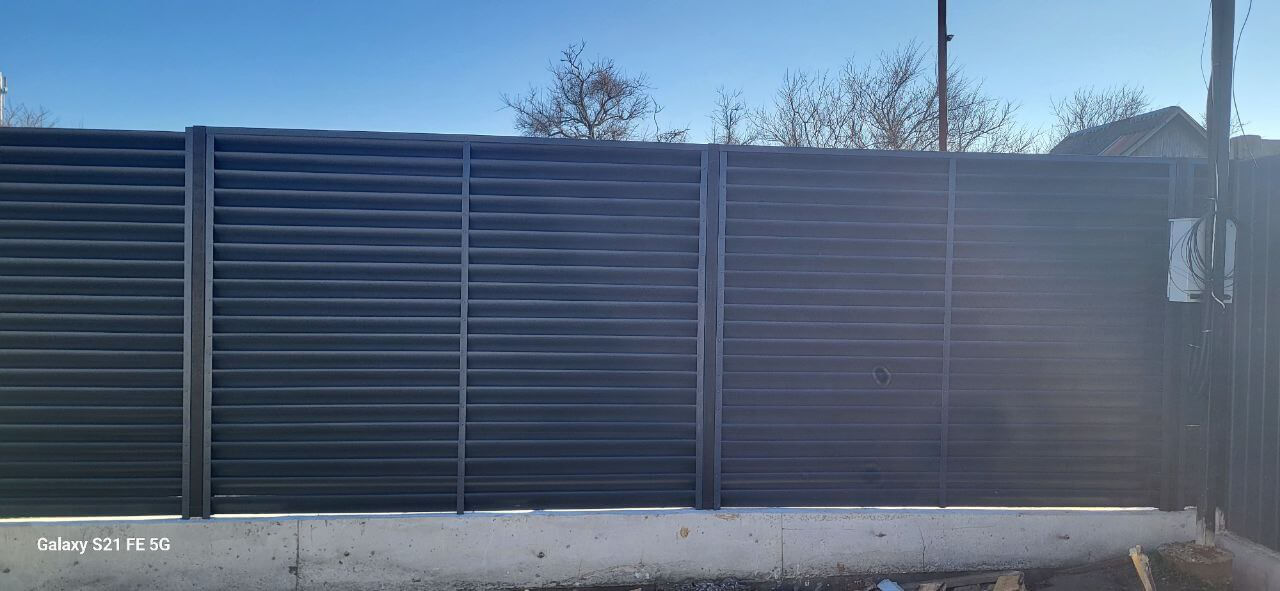 Забор из ламелей еврожалюзи 30м RAL7024/7024 Серый Графит двусторонний фото 6 в Реутове