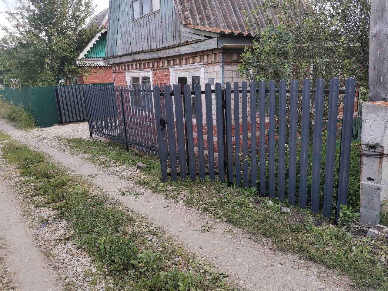 Забор из евроштакетника 7м RAL7024/7024 Серый Графит двусторонний фото 3 в Реутове