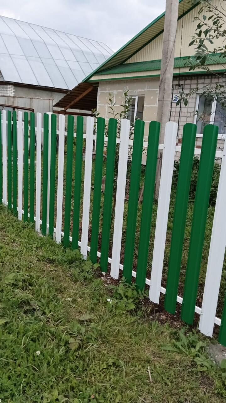 Забор из евроштакетника 10м RAL9003 Белый, RAL6029 Зеленая Мята фото 2 в Реутове