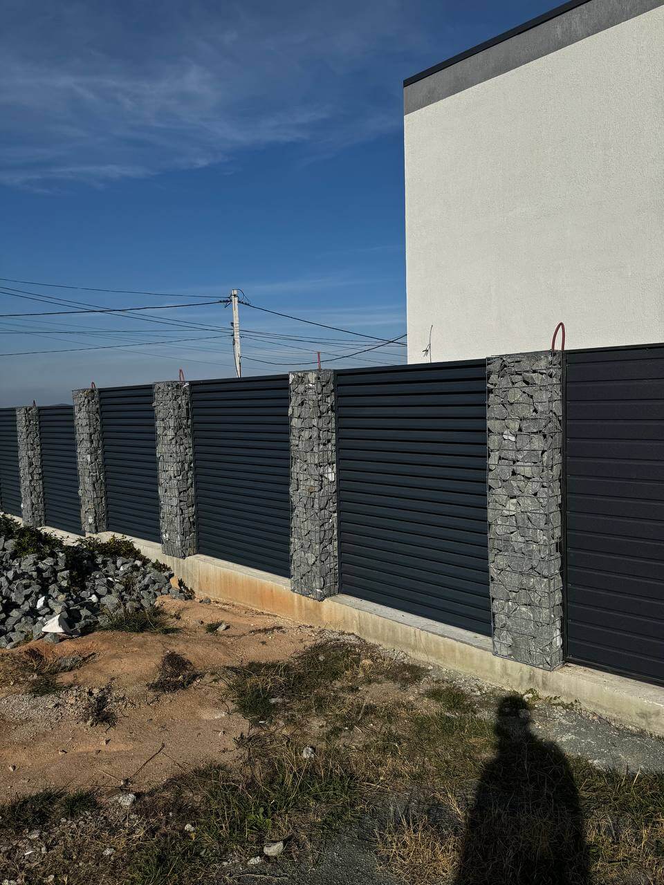 Забор-жалюзи из ламелей ЭКО-Z-US усиленных 36м RAL7024/7024 Серый Графит двусторонний МАТТЕ фото 6 в Реутове