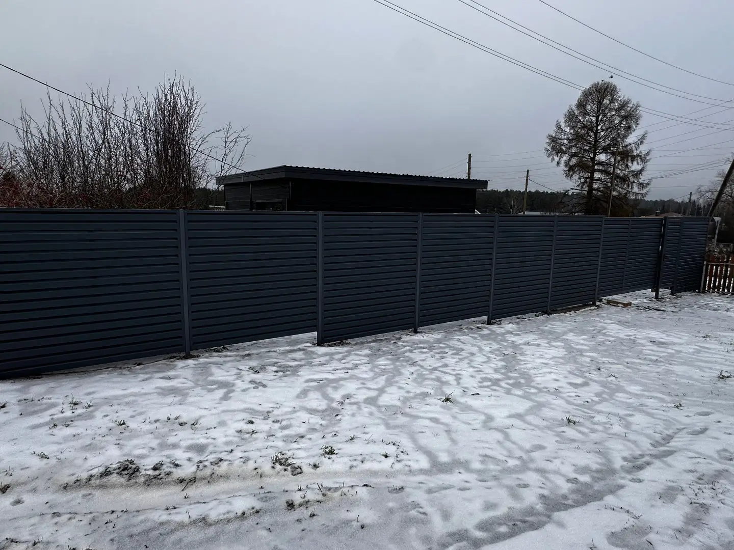 Забор-жалюзи из ламелей Хай-Тек 20м RAL7024/7024 Серый Графит двусторонний МАТТЕ фото 3 в Реутове