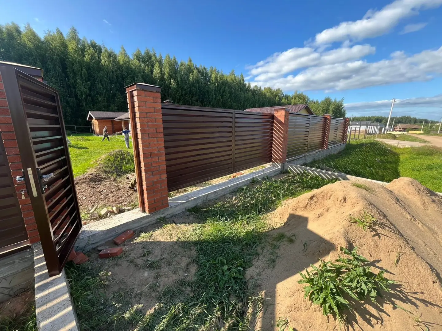 Забор-жалюзи из ламелей Хай-Тек 26м RAL8017/8017 Шоколад двусторонний фото 5 в Реутове