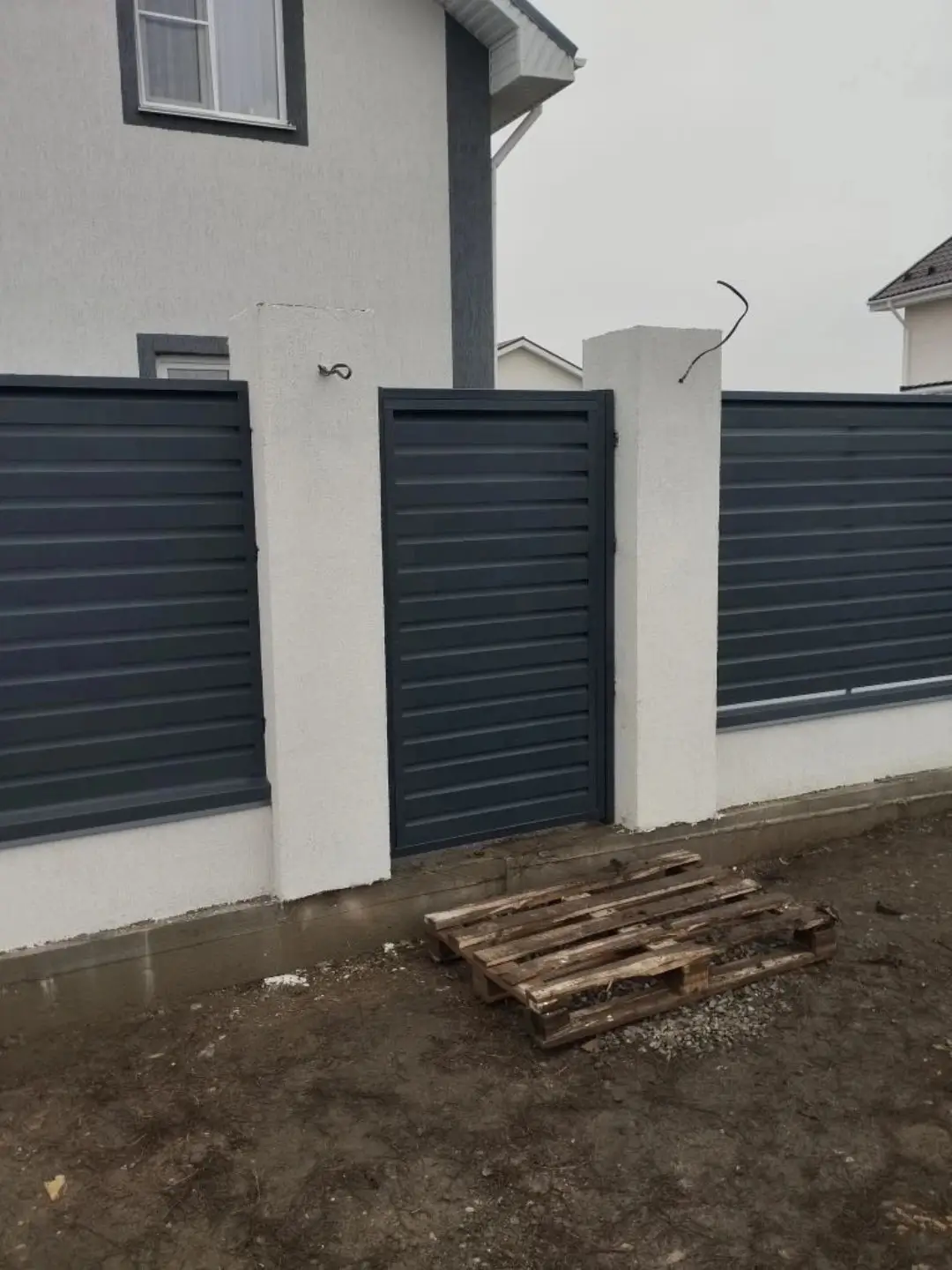 Забор-жалюзи из ламелей Хай-Тек 12м RAL7024 Серый Графит МАТТЕ фото 1 в Реутове